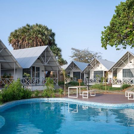 Praveg Beach Resort Daman Lighthouse Beach Экстерьер фото