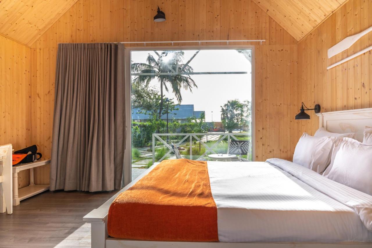 Praveg Beach Resort Daman Lighthouse Beach Экстерьер фото